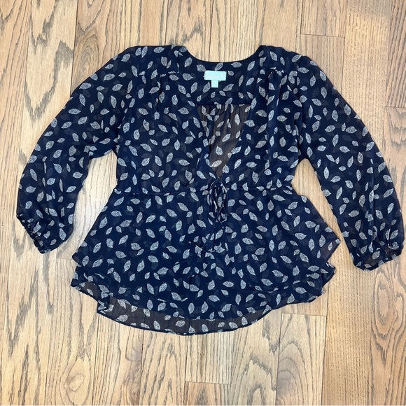 Veronica M Leaf Printed Navy and White 3/4 Sleeve Tie Front Blouse Size Medium - Picture 8 of 15